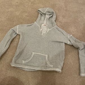 Cropped knitted long sleeve sweater